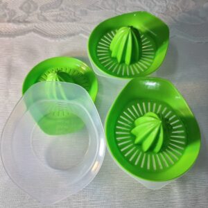 عصارة حمضيات يدوية