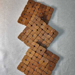 قاعدة خشبية للسخن مشبكة