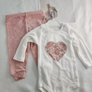 طقم بناتي 3 شهور