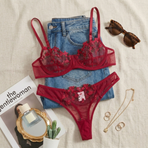 داخلي قطعتين احمر رومنسي