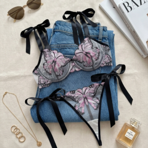 لانجري رومنسي بفراشات ناعم