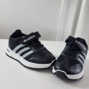 حذاء ولادي أنيق اديداس اسود بلمسة زرقاء