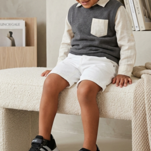 حذاء ولادي أنيق اديداس اسود بلمسة زرقاء