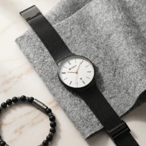 ساعة CURREN عصرية بمينا أبيض وحزام شبكي أسود