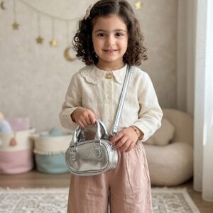 شنتة بناتية ماركة miumiu باللون الفضي