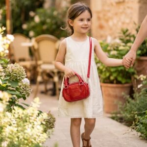 شنتة ماركة miumiu باللون الأحمر